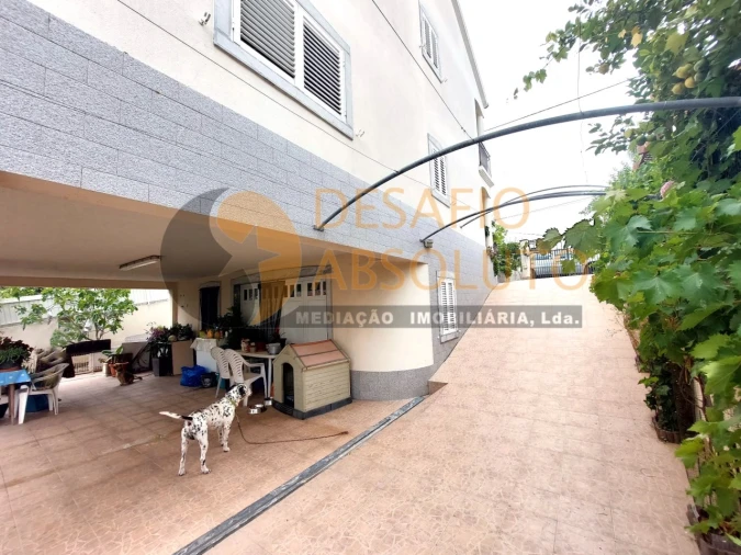 Moradia T4 para Venda em Laranjeiro e Feijó Foto 32