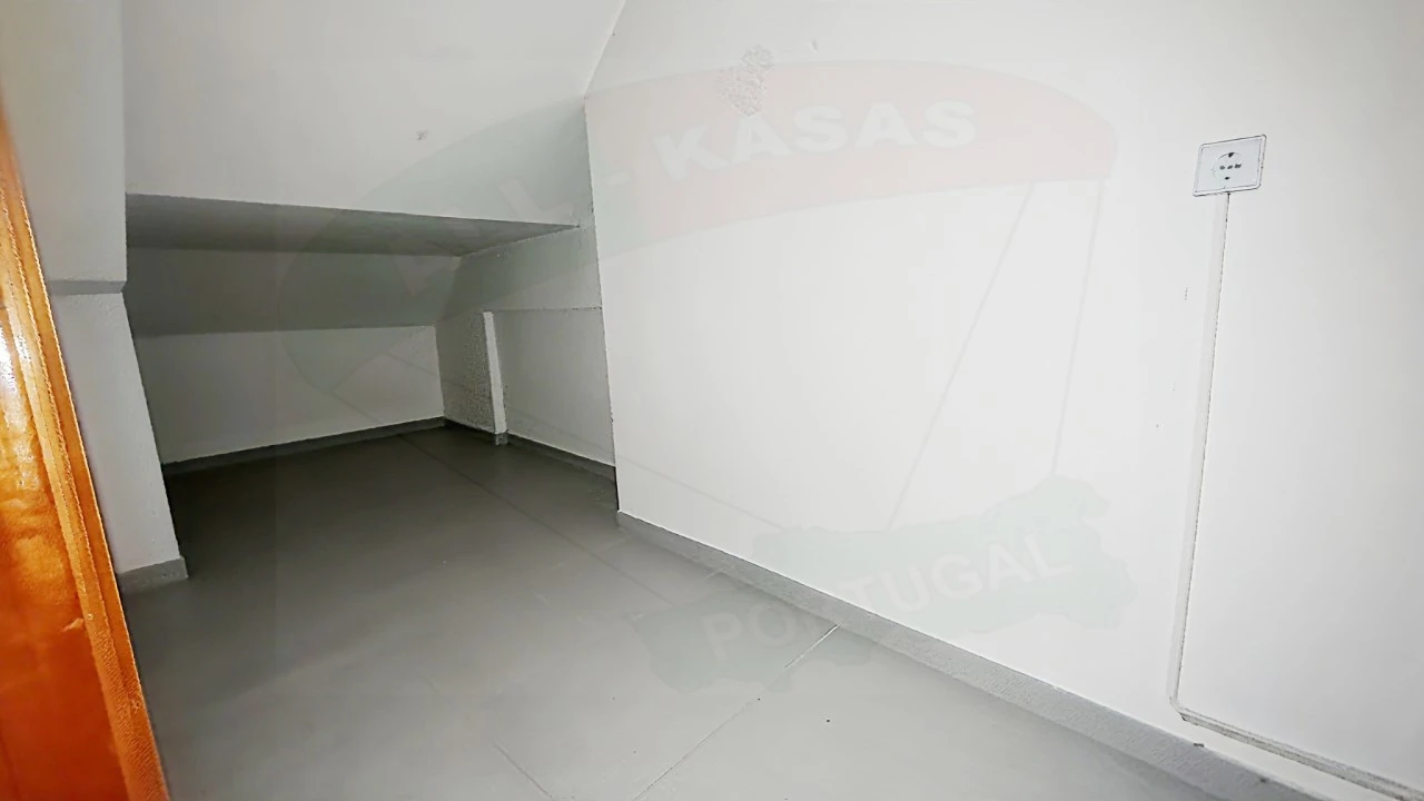 Loja para Arrendamento em Falagueira-Venda Nova Foto 9