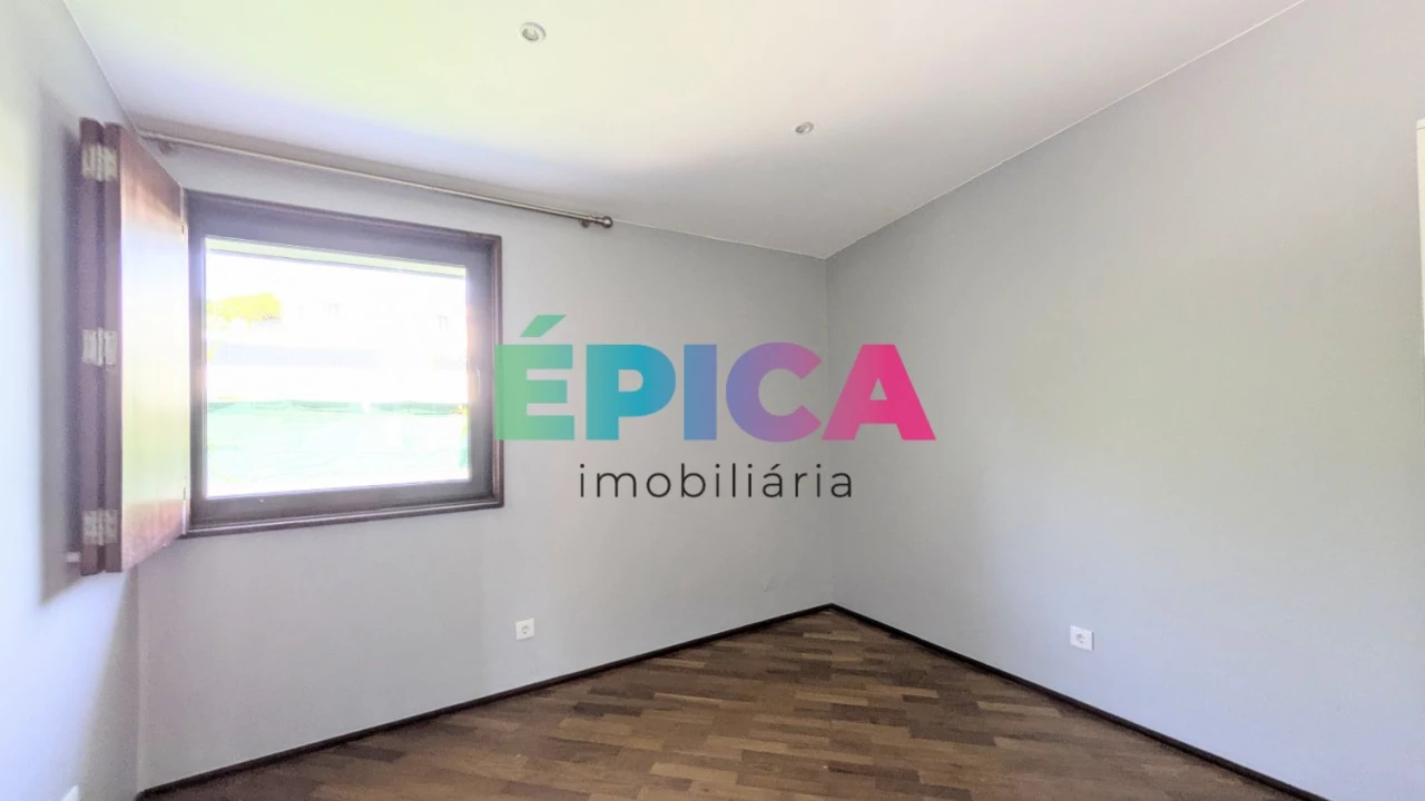 Moradia T8 para Venda em Carnaxide e Queijas Foto 48