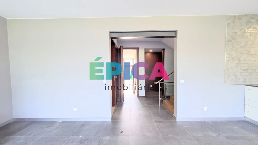 Moradia T8 para Venda em Carnaxide e Queijas Foto 31