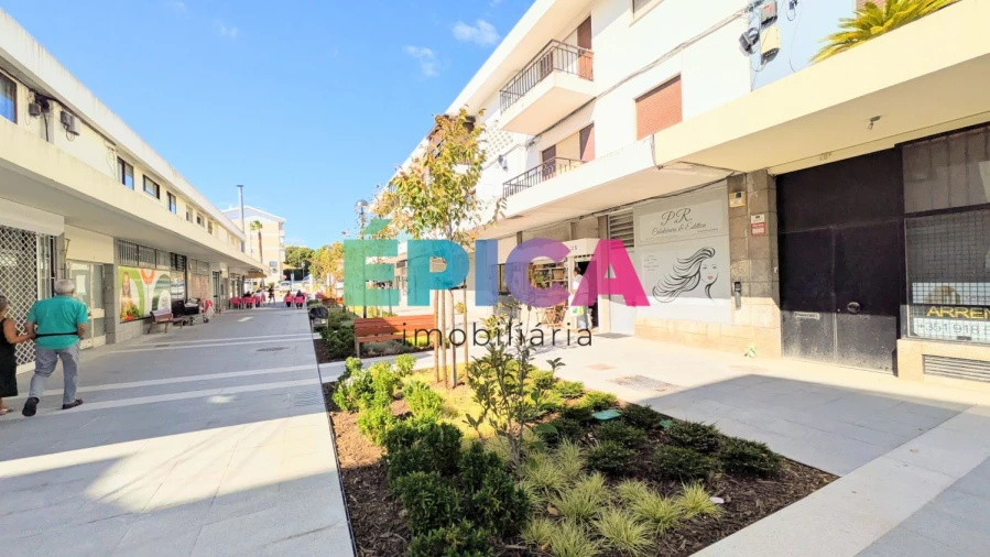 Moradia T8 para Venda em Carnaxide e Queijas Foto 73