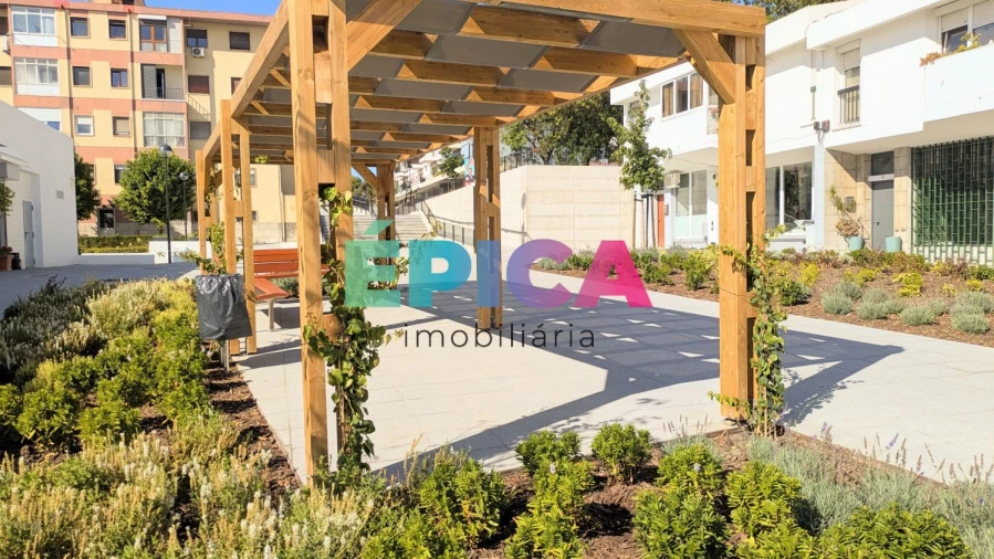 Moradia T8 para Venda em Carnaxide e Queijas Foto 76