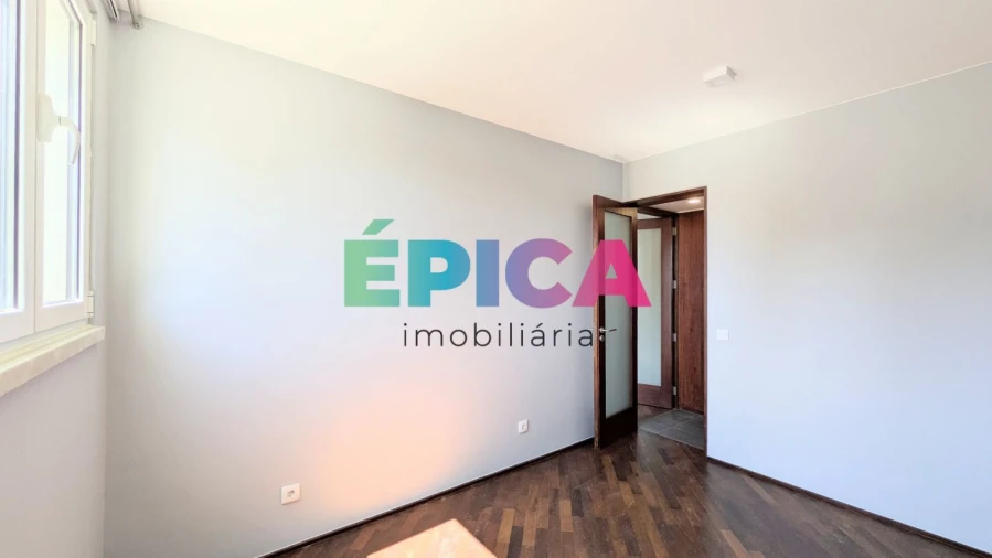 Moradia T8 para Venda em Carnaxide e Queijas Foto 35