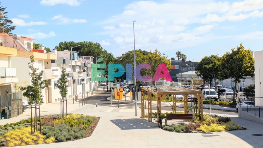 Moradia T8 para Venda em Carnaxide e Queijas Foto 70