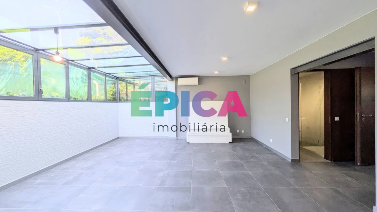 Moradia T8 para Venda em Carnaxide e Queijas Foto 28