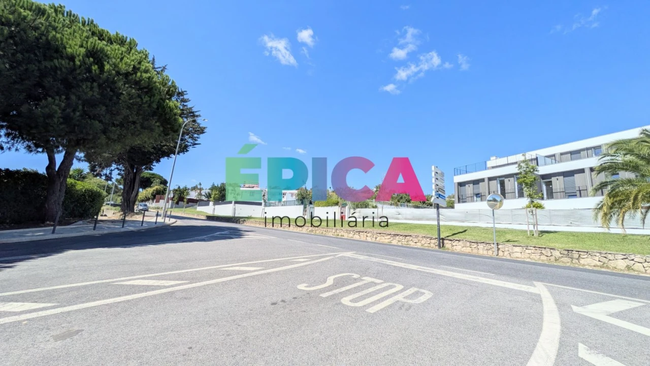 Moradia T8 para Venda em Carnaxide e Queijas Foto 79