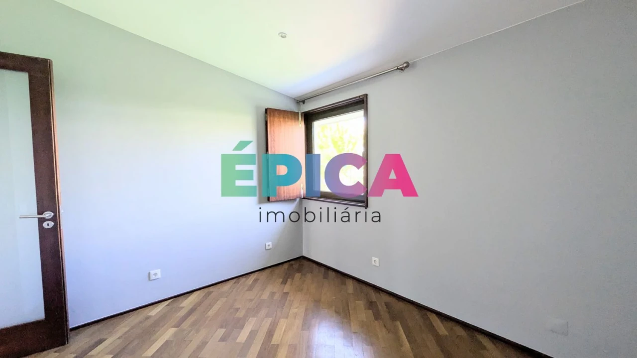 Moradia T8 para Venda em Carnaxide e Queijas Foto 47