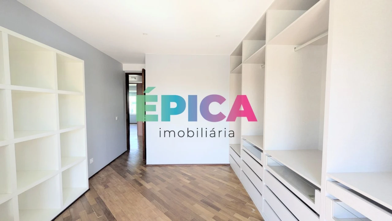 Moradia T8 para Venda em Carnaxide e Queijas Foto 42