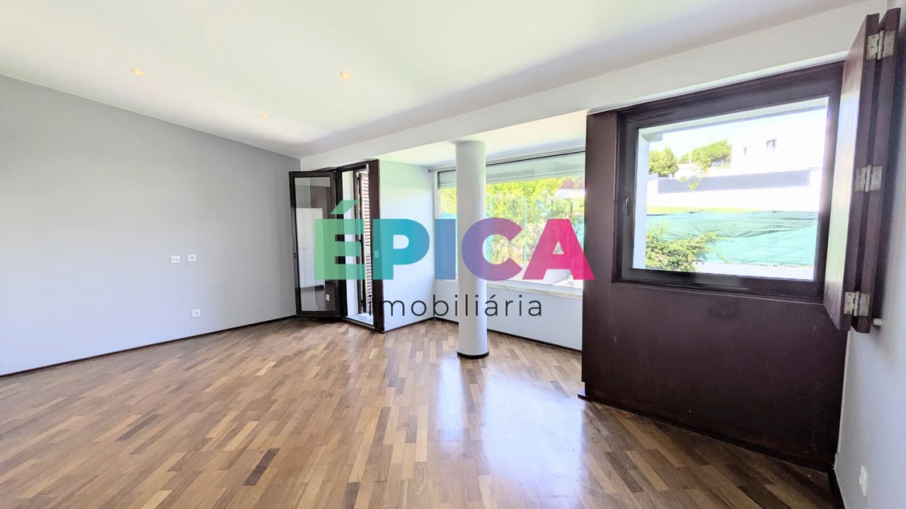 Moradia T8 para Venda em Carnaxide e Queijas Foto 43