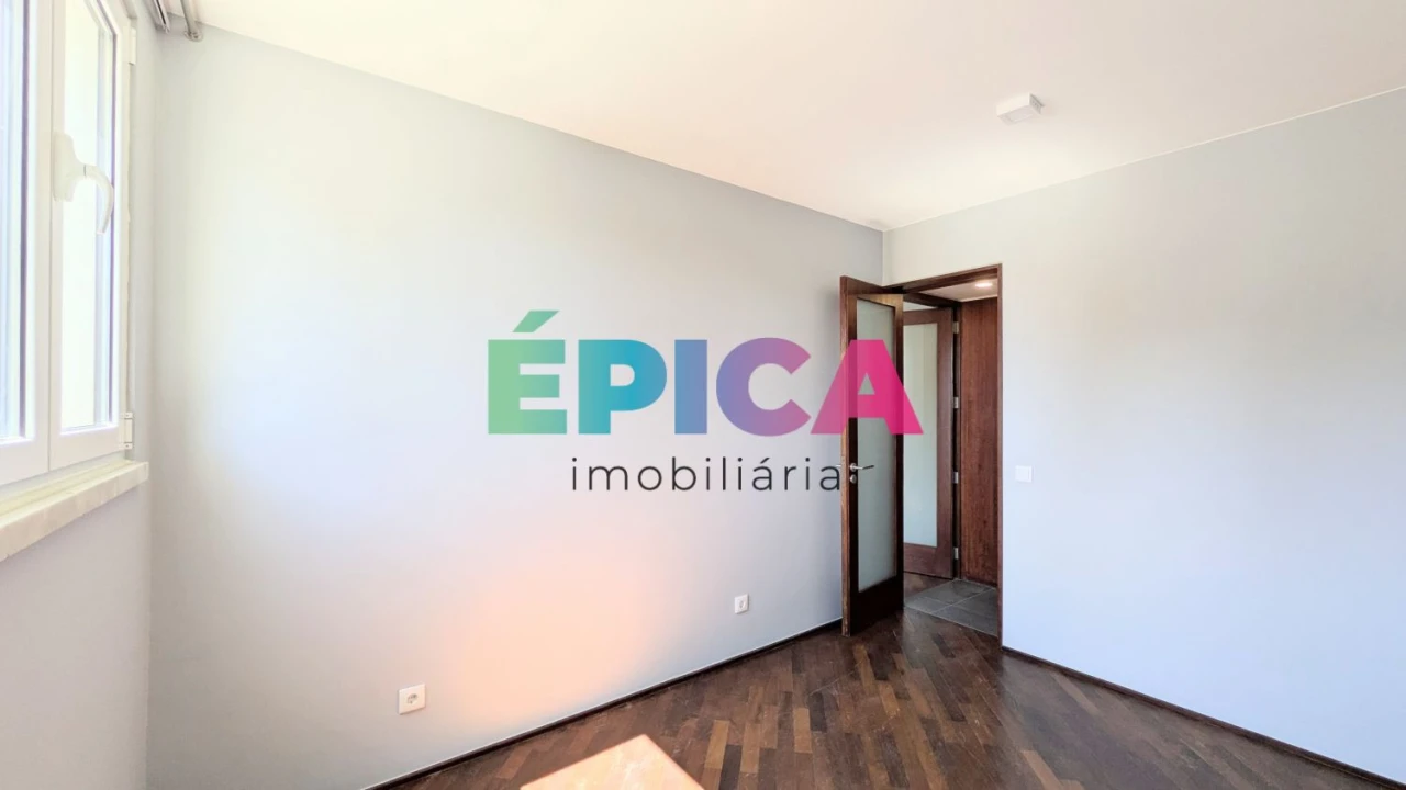 Moradia T8 para Venda em Carnaxide e Queijas Foto 35