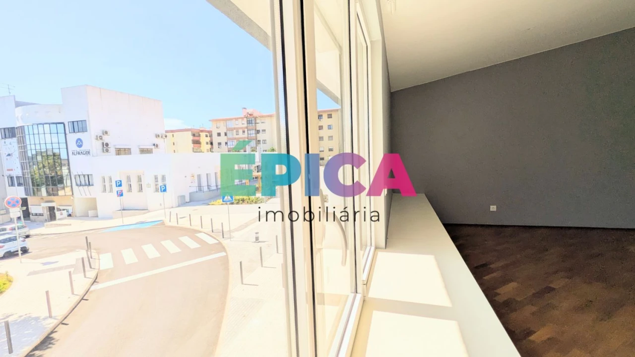 Moradia T8 para Venda em Carnaxide e Queijas Foto 2