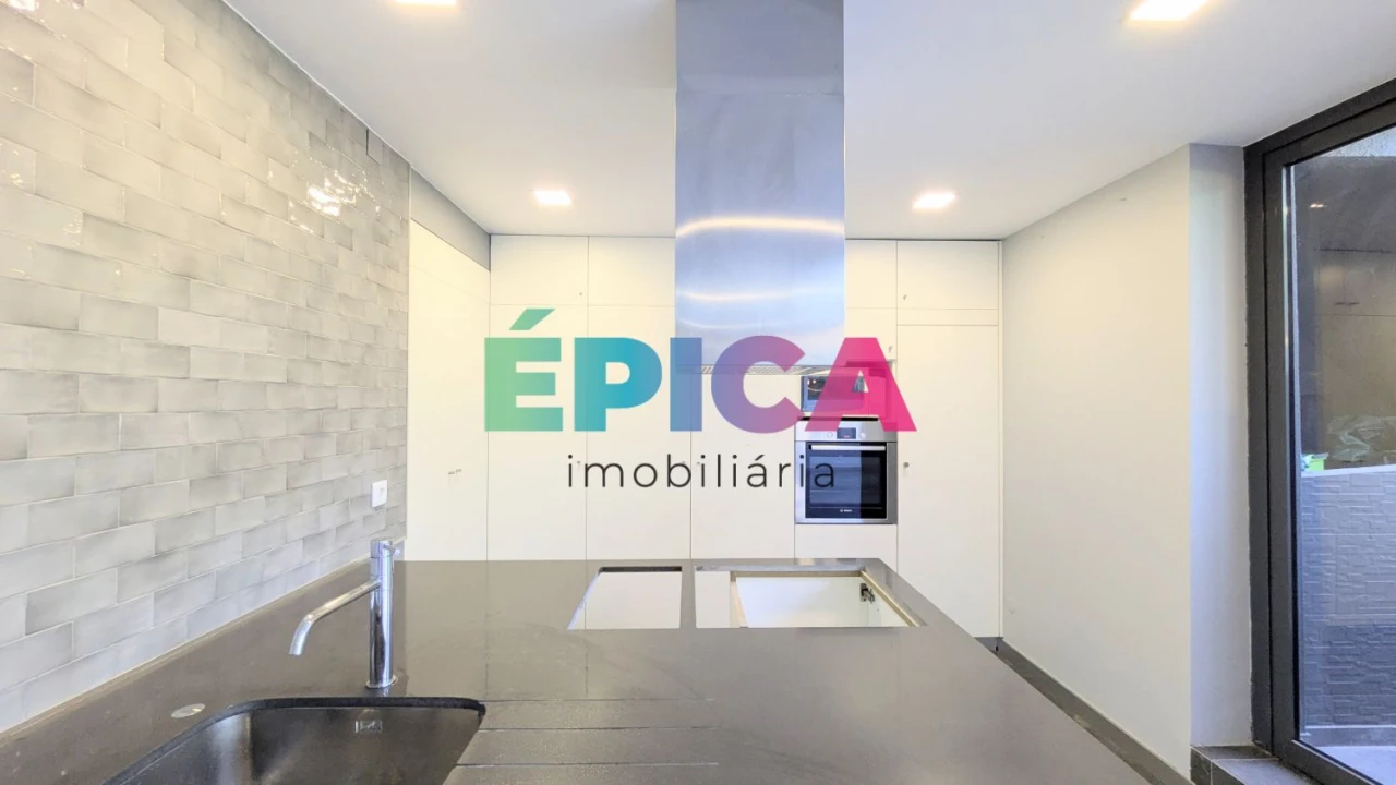 Moradia T8 para Venda em Carnaxide e Queijas Foto 23