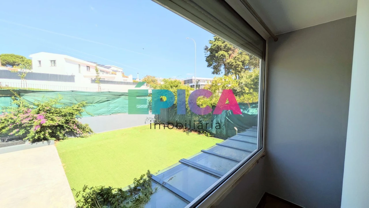 Moradia T8 para Venda em Carnaxide e Queijas Foto 46