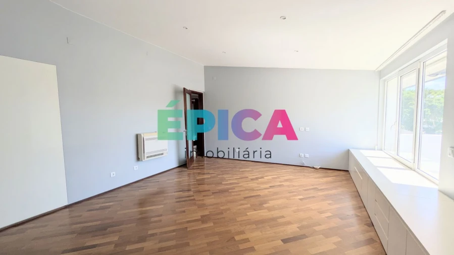 Moradia T8 para Venda em Alfragide Foto 3