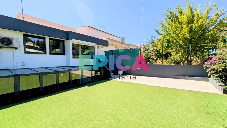 Moradia T8 para Venda em Alfragide Foto 1