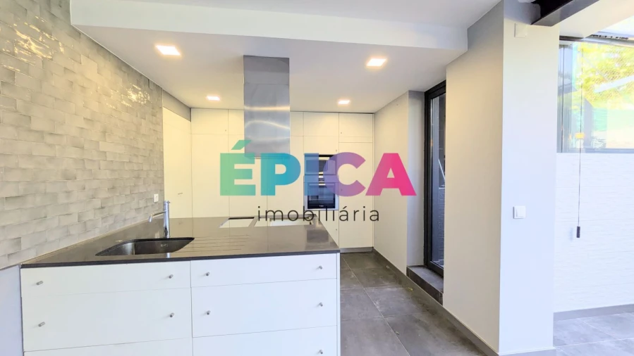 Moradia T8 para Venda em Alfragide Foto 25