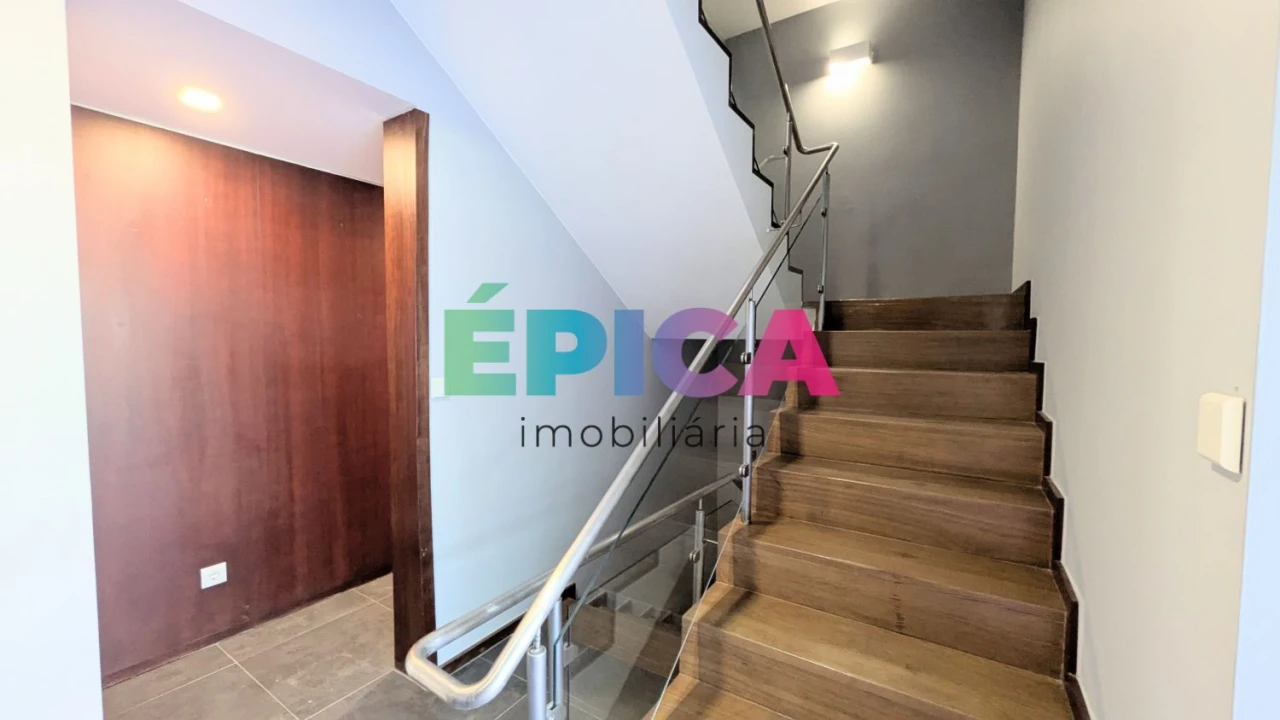 Moradia T8 para Venda em Alfragide Foto 38