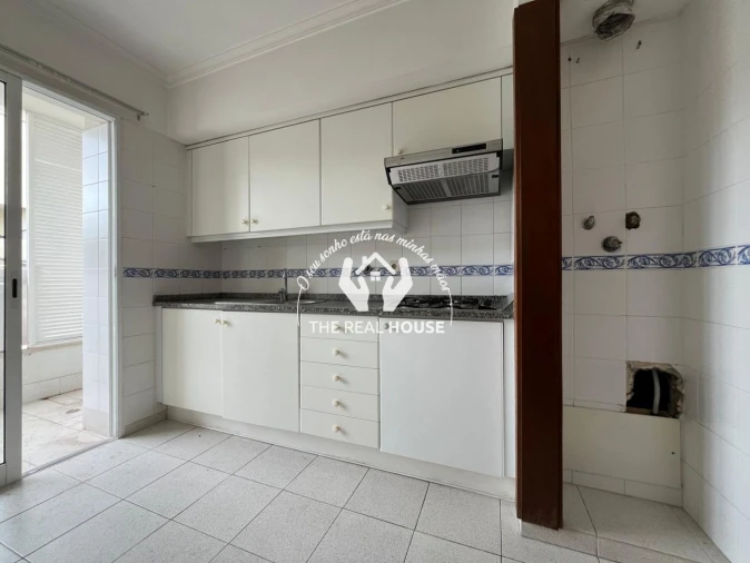 Apartamento T2 para Venda em Camara de Lobos Foto 4