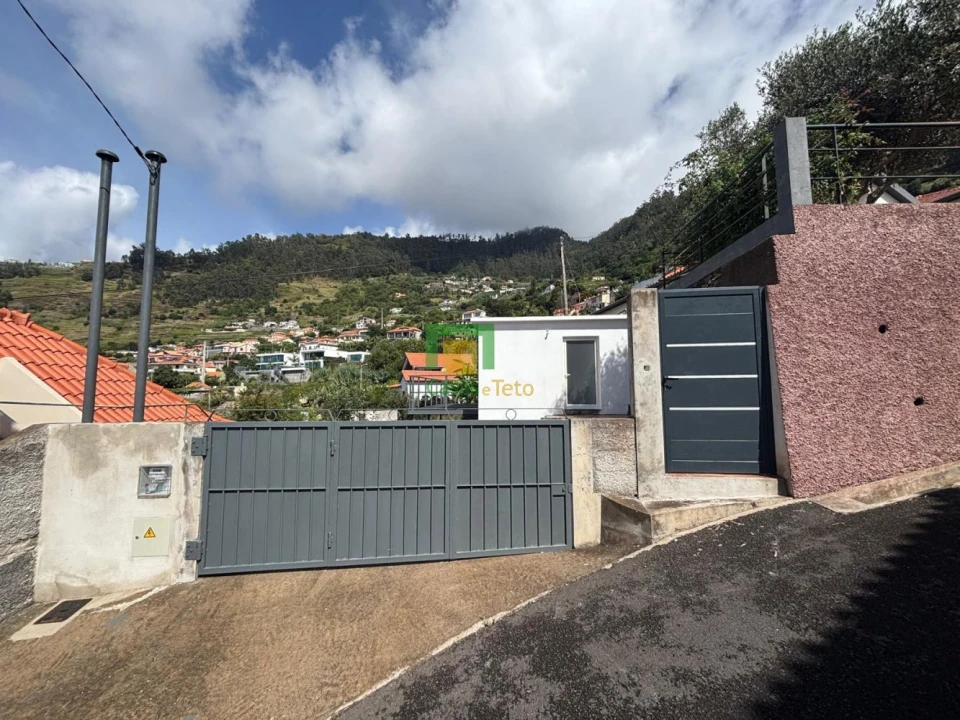 Moradia T2 para Venda em Arco da Calheta Foto 3