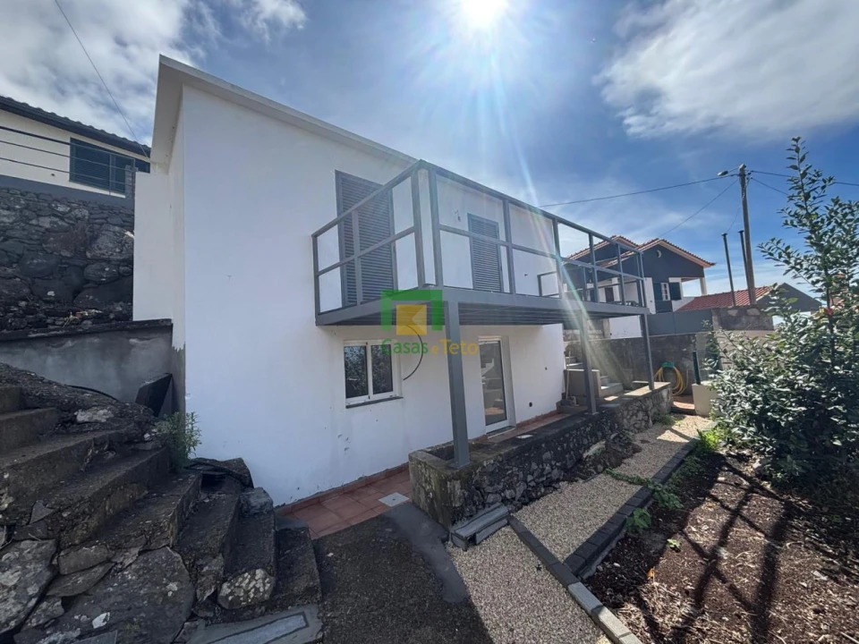 Moradia T2 para Venda em Arco da Calheta Foto 2