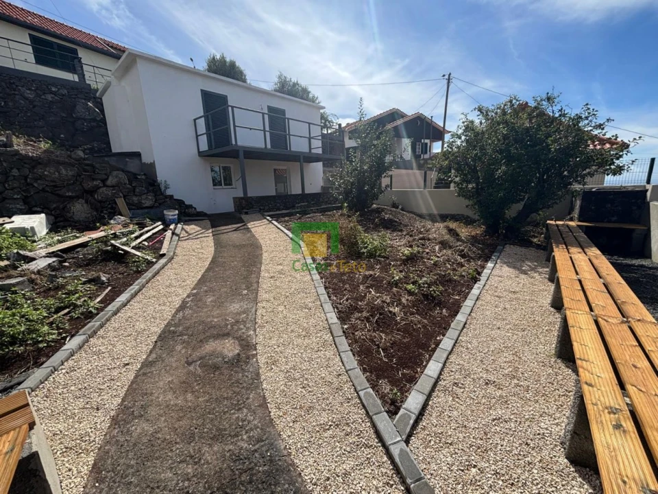 Moradia T2 para Venda em Arco da Calheta Foto 1