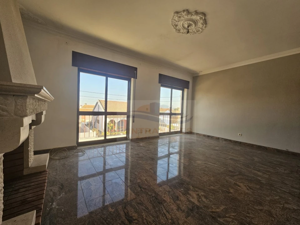 Apartamento T4 para Venda em Gaio-Rosário e Sarilhos Pequenos Foto 12