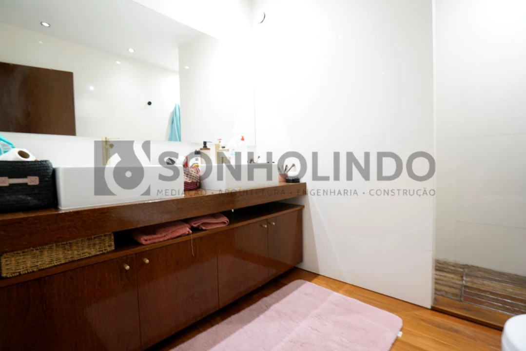 Moradia T4 para Venda em Castêlo da Maia Foto 13