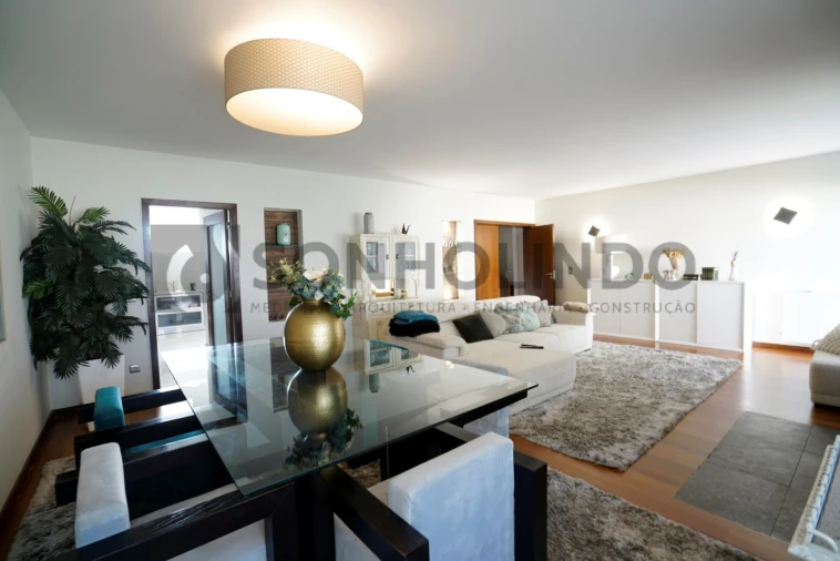 Moradia T4 para Venda em Castêlo da Maia Foto 4