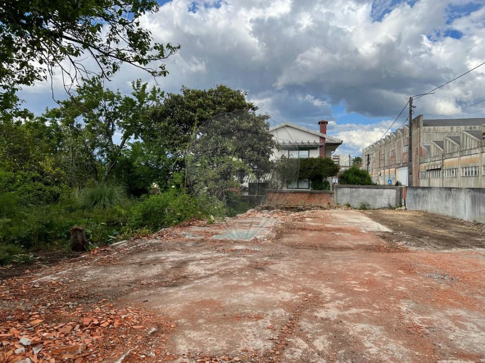 Terreno para Venda em Paços de Brandão Foto 14