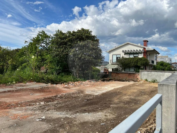 Terreno para Venda em Paços de Brandão Foto 12