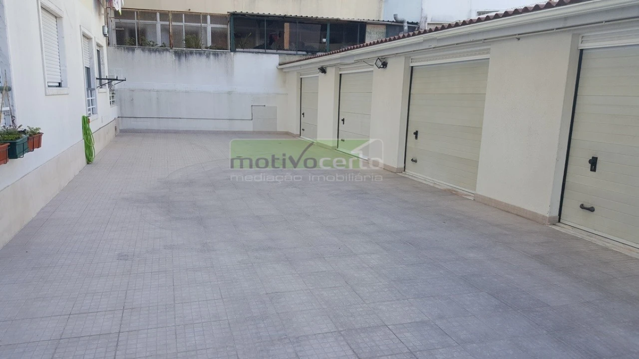 Garagem para Arrendamento em Algueirão-Mem Martins Foto 3