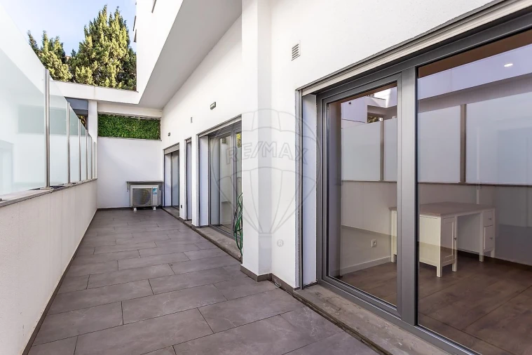 Apartamento T2 para Venda em Ramada e Caneças Foto 18