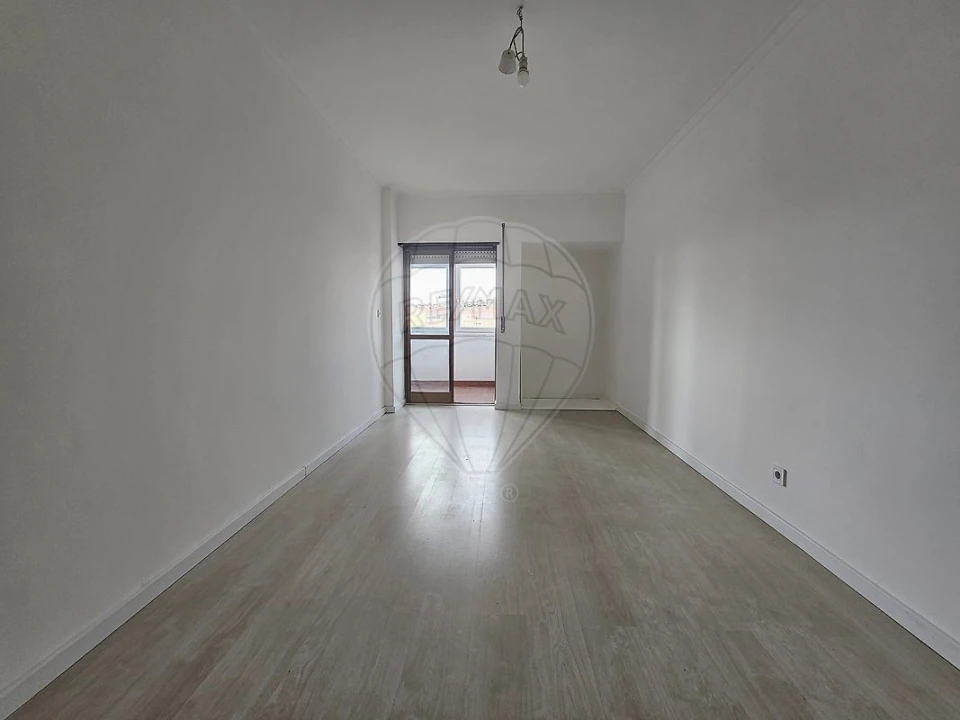 Apartamento T2 para Arrendamento em Rio de Mouro Foto 2