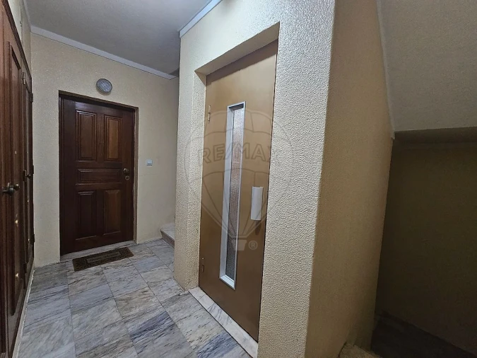 Apartamento T2 para Arrendamento em Rio de Mouro Foto 8