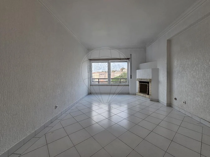 Apartamento T2 para Arrendamento em Rio de Mouro Foto 14