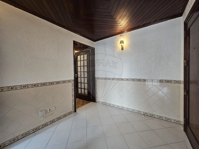 Apartamento T2 para Arrendamento em Rio de Mouro Foto 13