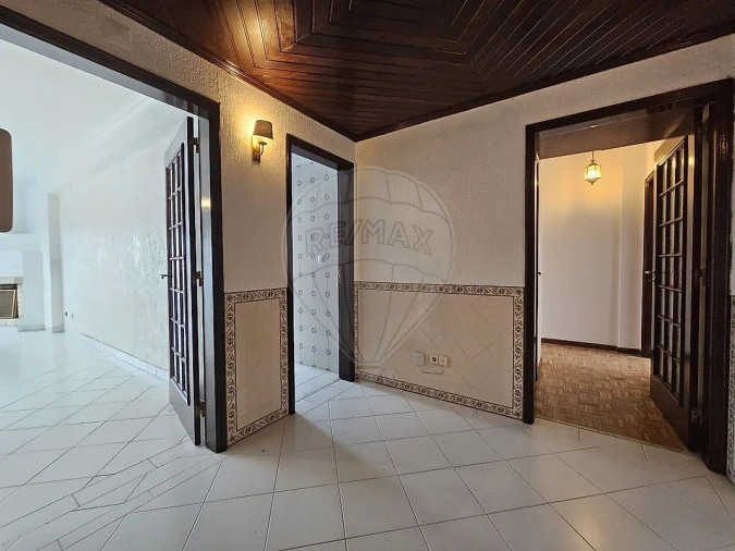 Apartamento T2 para Arrendamento em Rio de Mouro Foto 16
