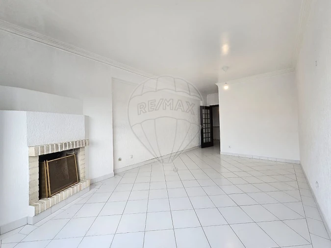 Apartamento T2 para Arrendamento em Rio de Mouro Foto 11