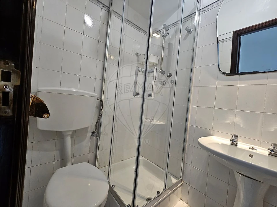 Apartamento T2 para Arrendamento em Rio de Mouro Foto 7