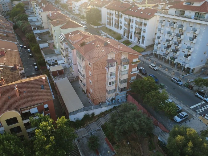 Apartamento T2 para Arrendamento em Santo Antonio dos Olivais Foto 18