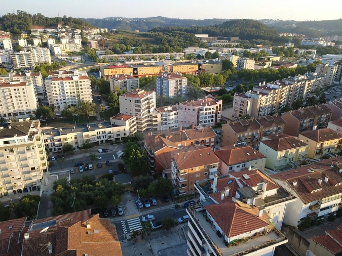 Apartamento T2 para Arrendamento em Santo Antonio dos Olivais Foto 24