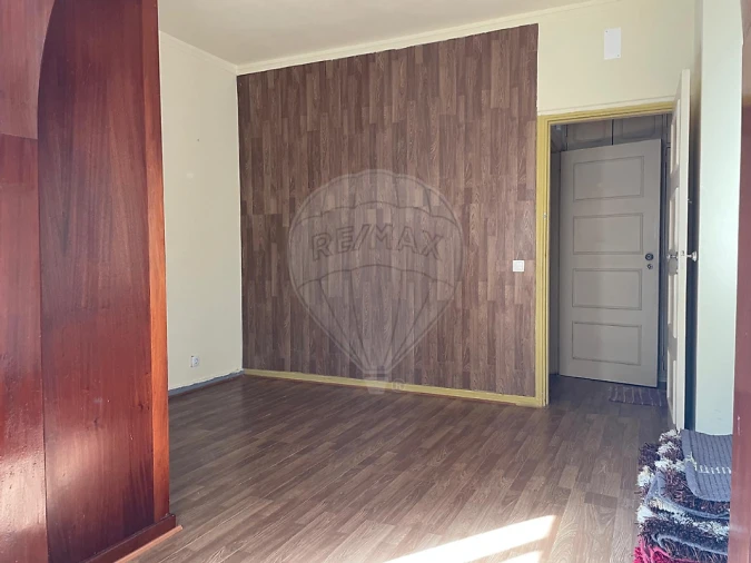 Apartamento T2 para Arrendamento em Santo Antonio dos Olivais Foto 11