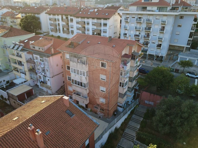 Apartamento T2 para Arrendamento em Santo Antonio dos Olivais Foto 19