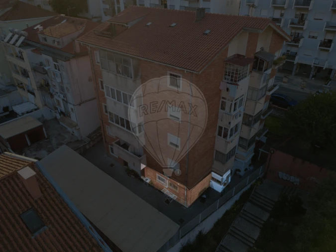 Apartamento T2 para Arrendamento em Santo Antonio dos Olivais Foto 15