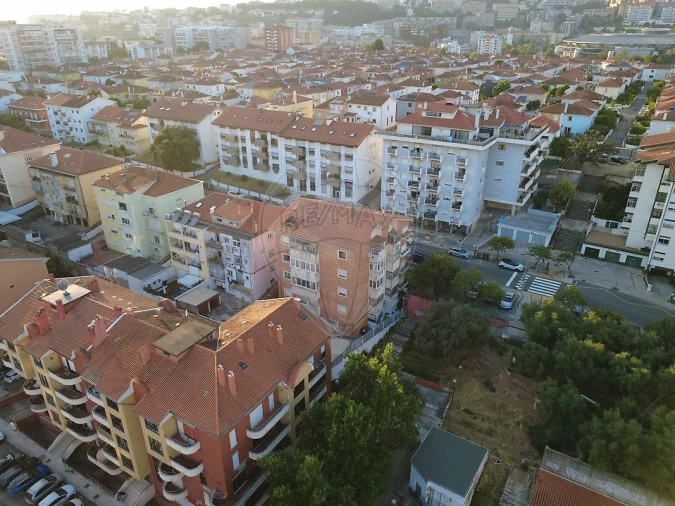 Apartamento T2 para Arrendamento em Santo Antonio dos Olivais Foto 20