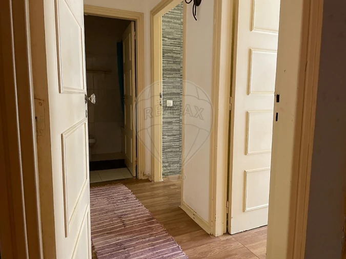 Apartamento T2 para Arrendamento em Santo Antonio dos Olivais Foto 9