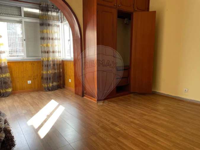 Apartamento T2 para Arrendamento em Santo Antonio dos Olivais Foto 10