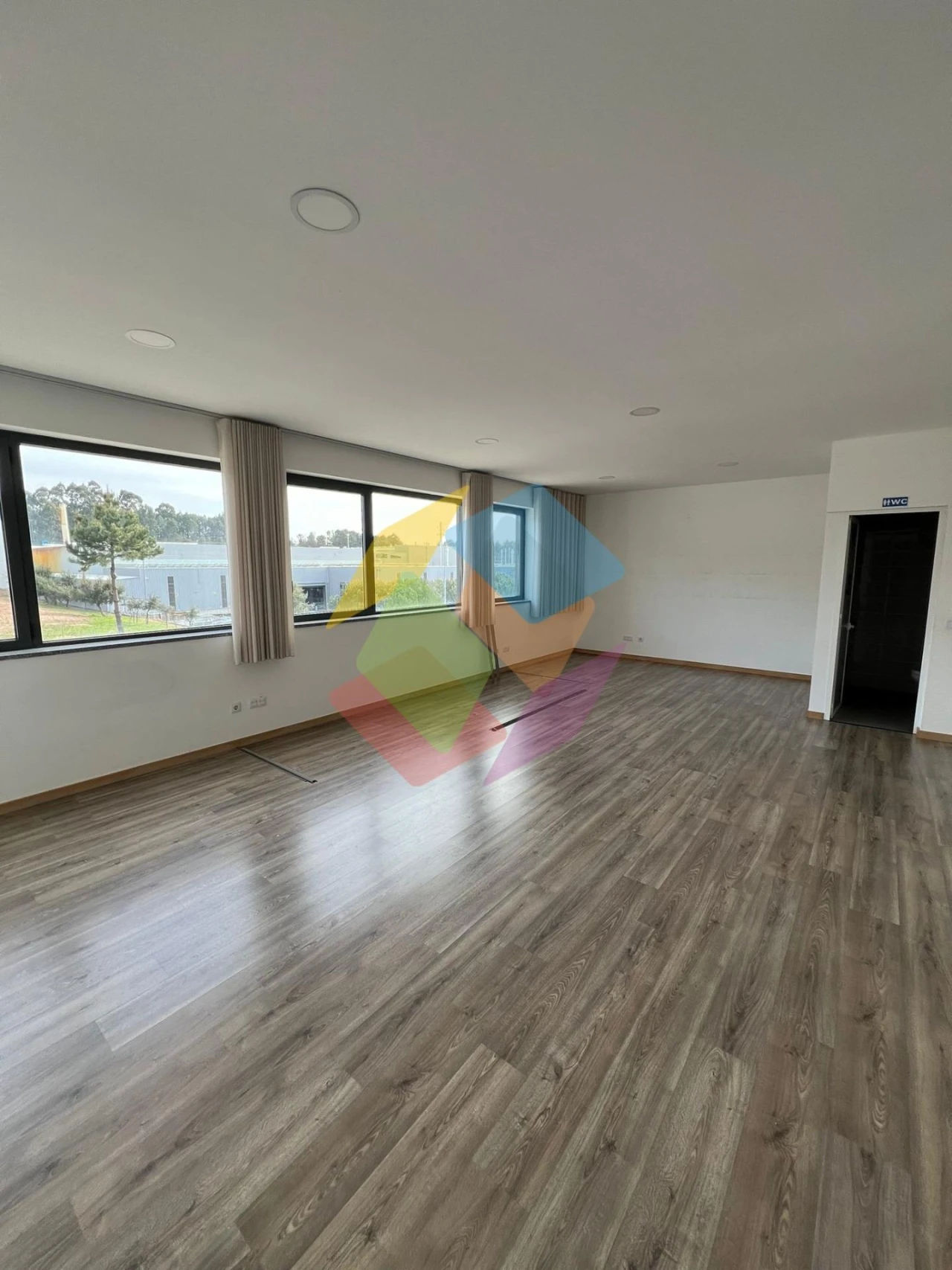 Armazém para Venda em Santa Maria da Feira, Travanca, Sanfins e Espargo Foto 14