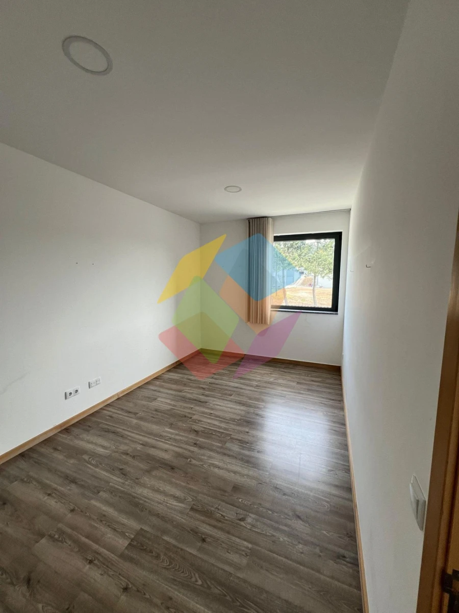 Armazém para Venda em Santa Maria da Feira, Travanca, Sanfins e Espargo Foto 12