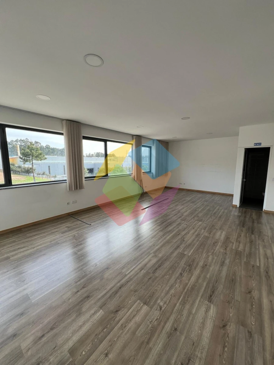 Armazém para Venda em Santa Maria da Feira, Travanca, Sanfins e Espargo Foto 14